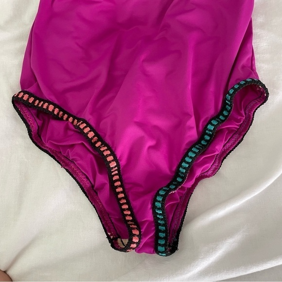 La Blanca MEDIUM Threading Along One Piece Swimsuit Fuchsia Colorful - Picture 7 of 8